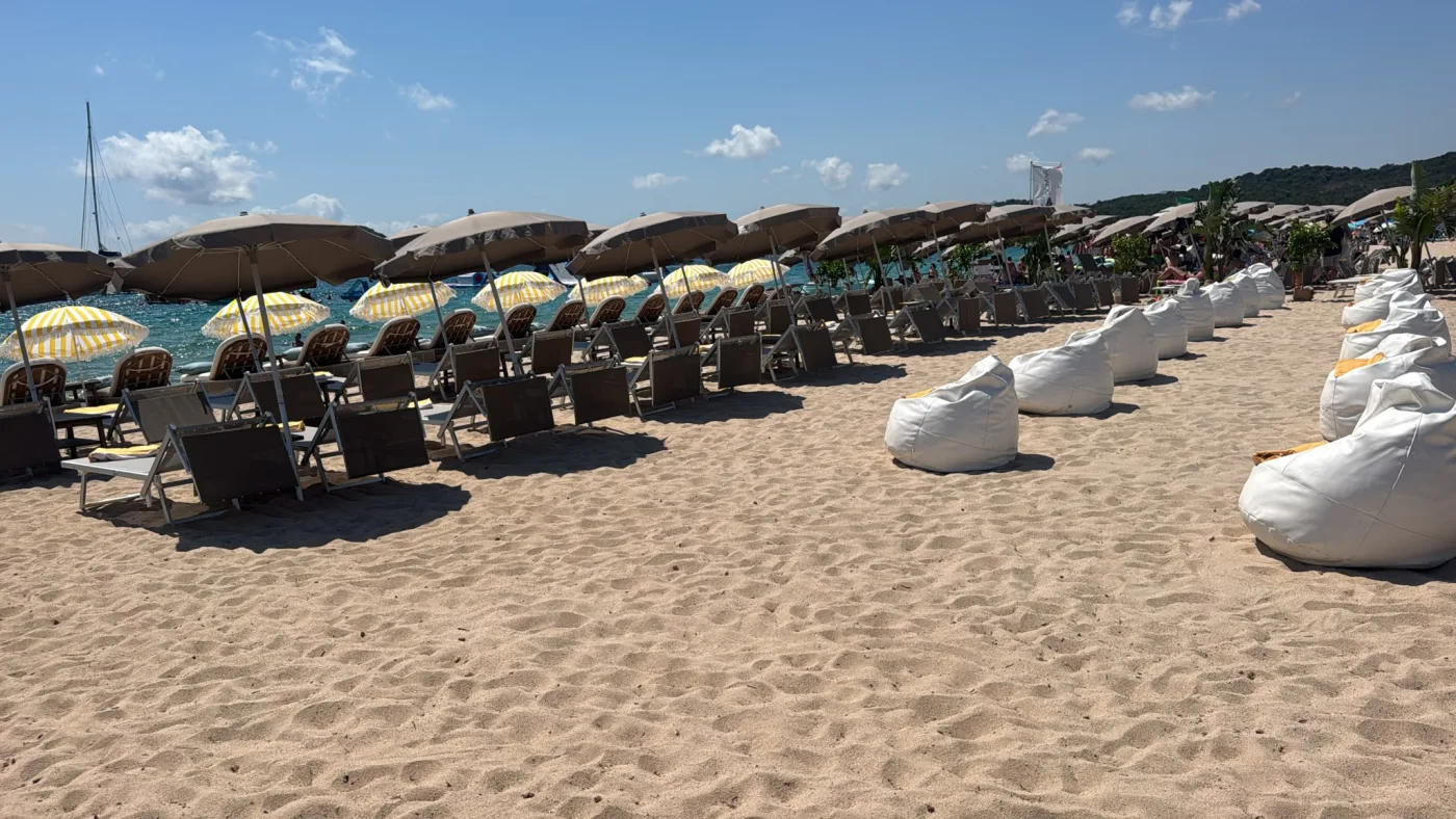 Scorci della spiaggia di Liscia Ruja